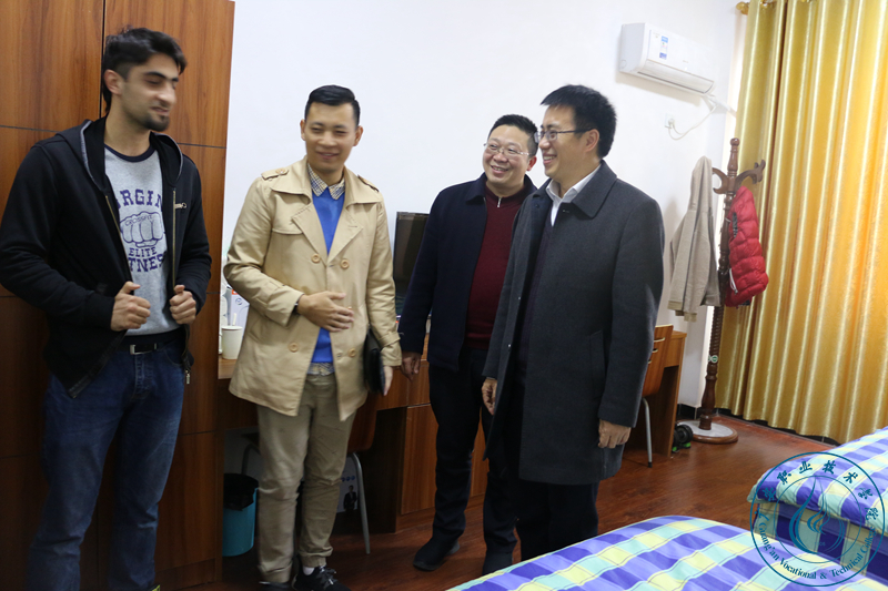 了解留学生生活情况