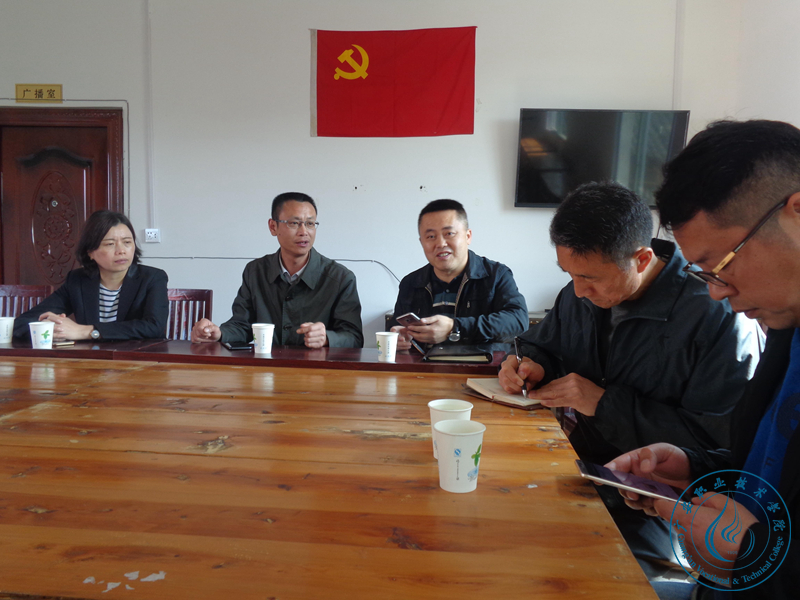 了解扶贫工作开展情况