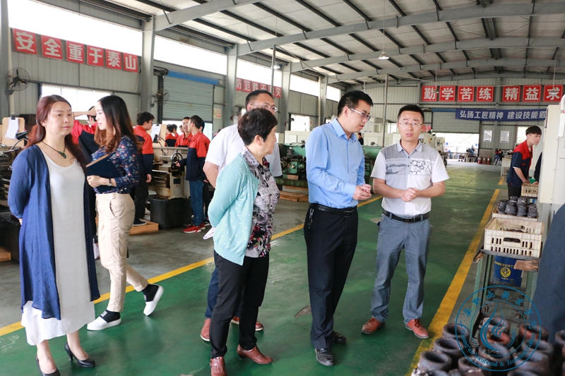 考察眉山职院“校中厂”