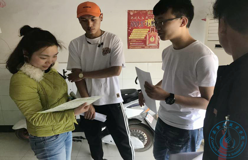 为社区居民讲解